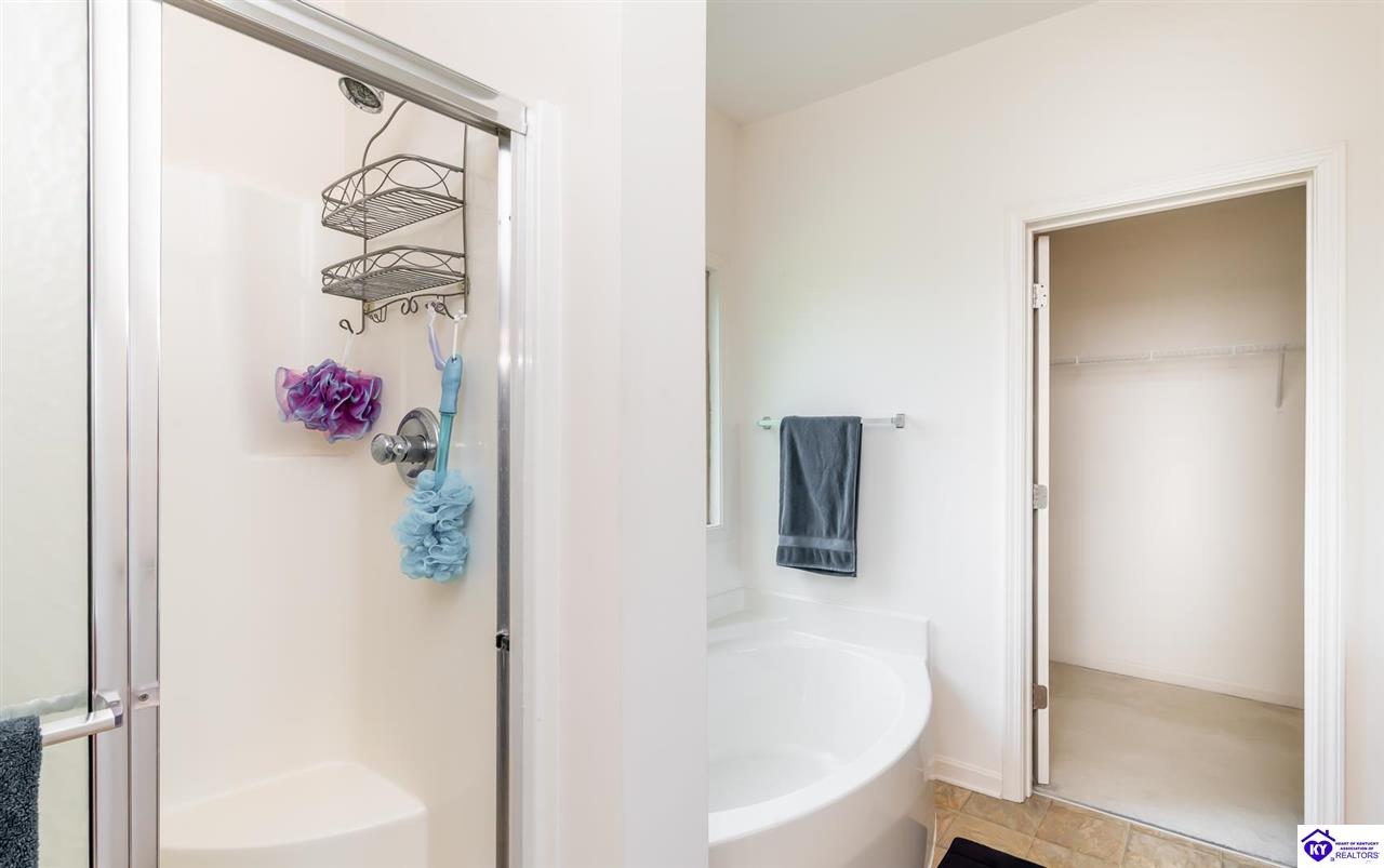 Listing Picture 10405 Leven Boulevard Louisville, KY 40229 MLS HK25001547