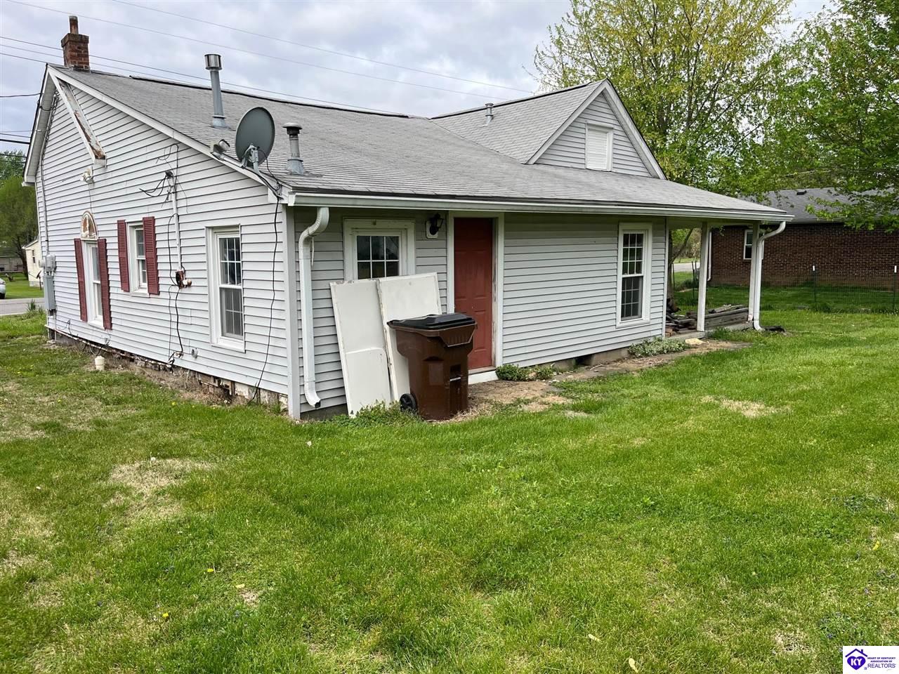 Listing Picture 321 S Greensburg Street Hodgenville, KY 42748 MLS HK25001584