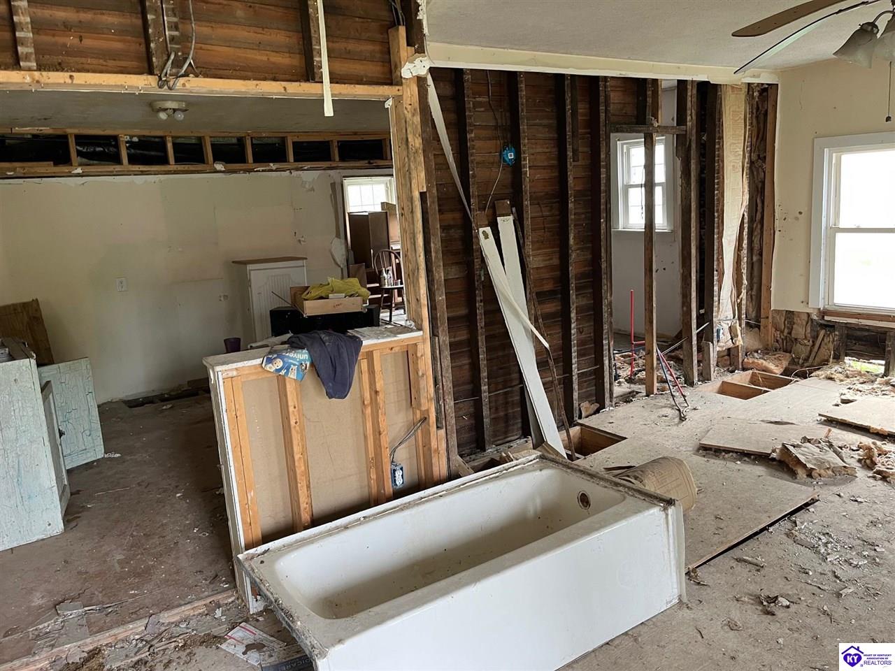 Listing Picture 321 S Greensburg Street Hodgenville, KY 42748 MLS HK25001584