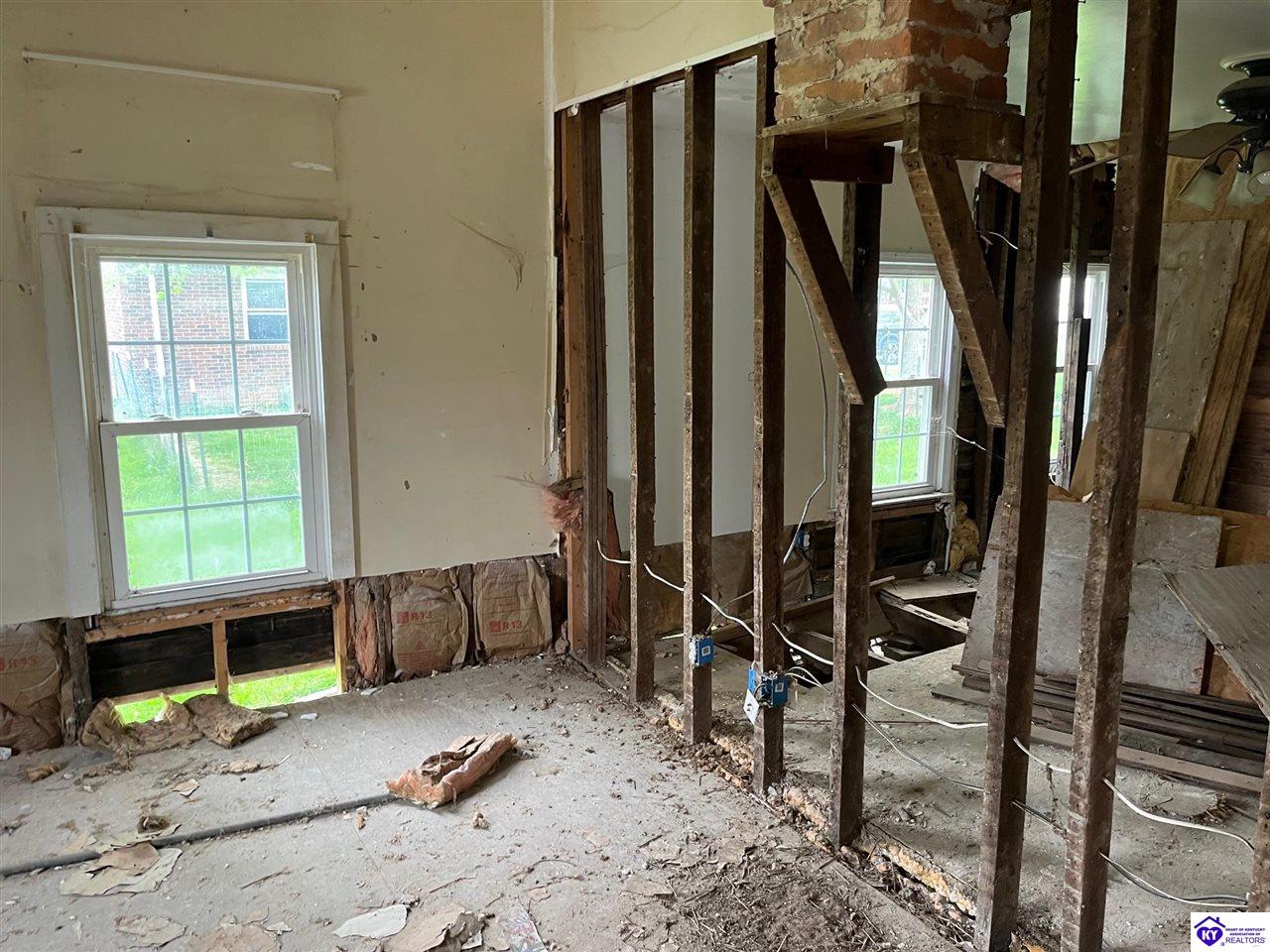 Listing Picture 321 S Greensburg Street Hodgenville, KY 42748 MLS HK25001584