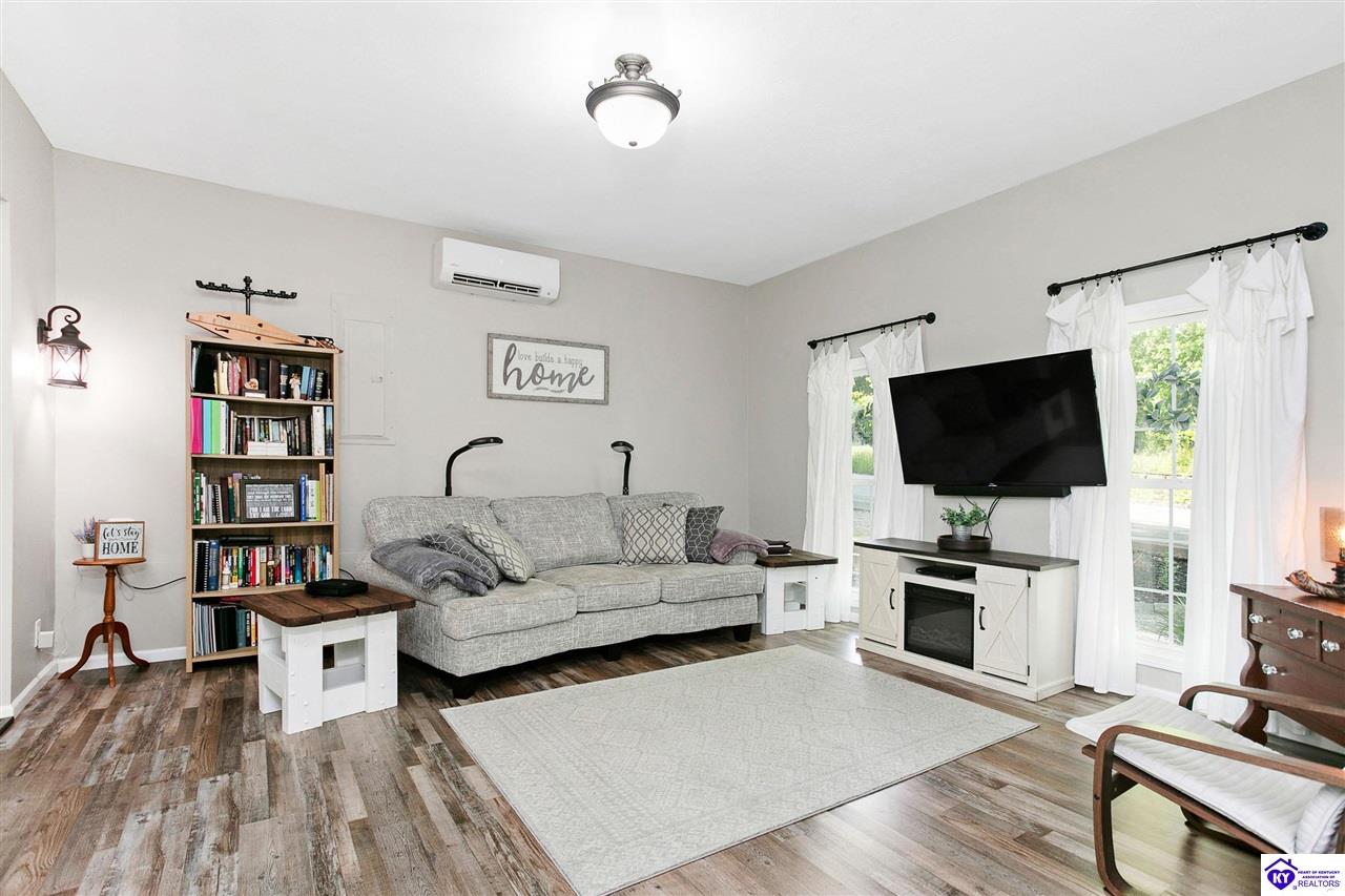 Listing Picture 72 College Street Buffalo, KY 42716 MLS HK25001601