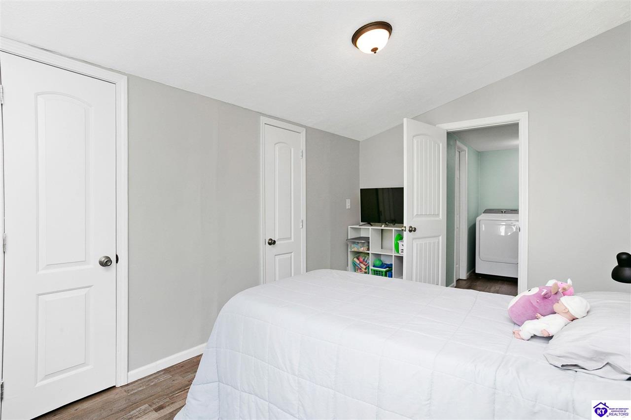 Listing Picture 72 College Street Buffalo, KY 42716 MLS HK25001601