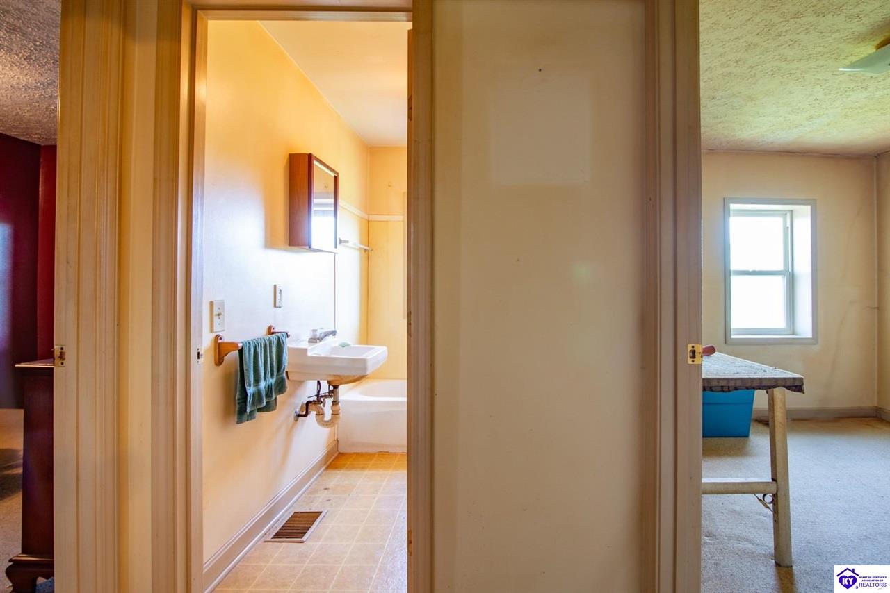 Listing Picture 2400 Spotswood Lane Fisherville, KY 40023 MLS HK25001621