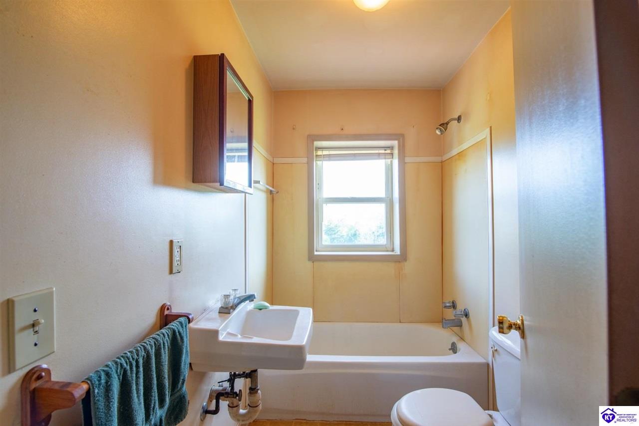 Listing Picture 2400 Spotswood Lane Fisherville, KY 40023 MLS HK25001621