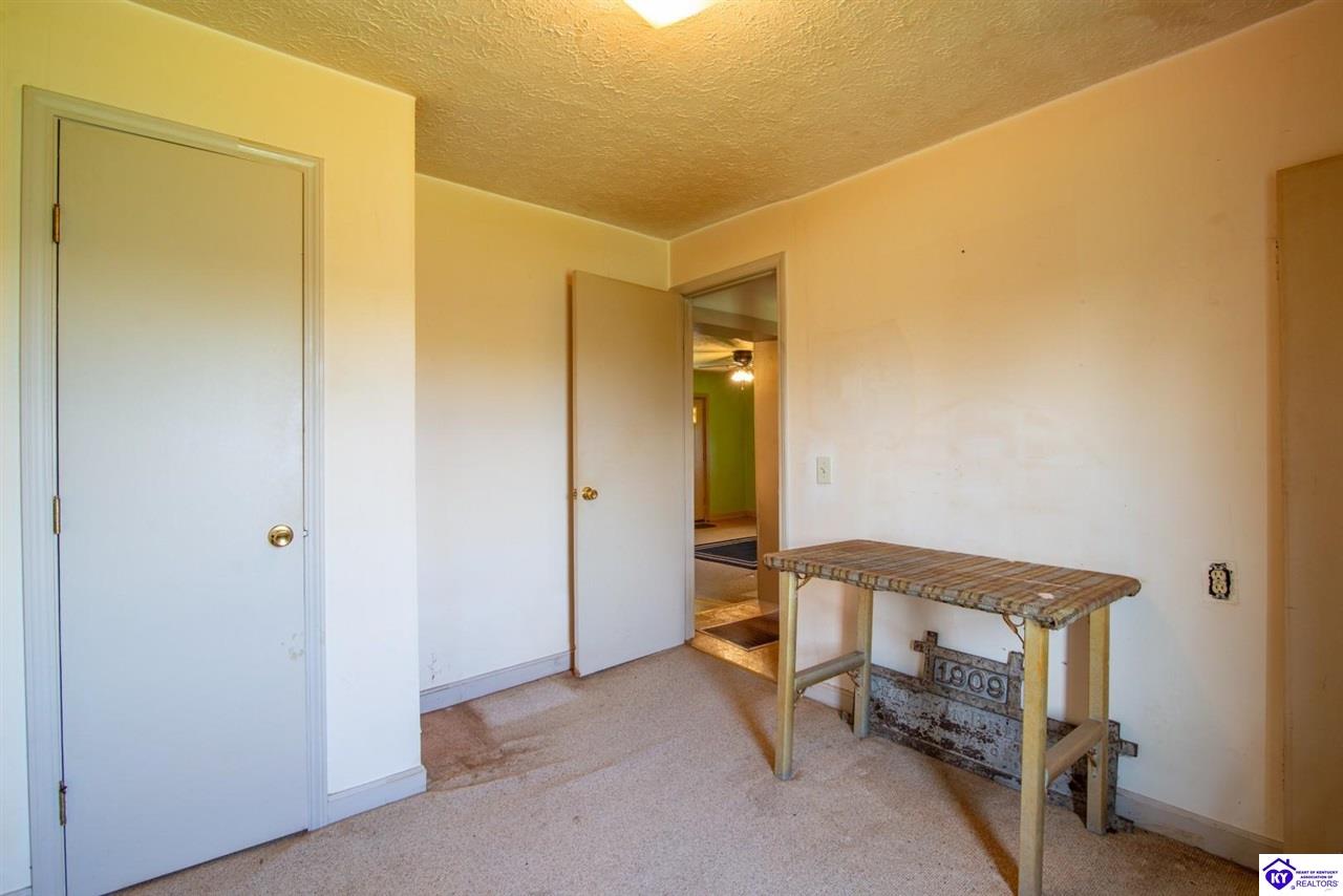 Listing Picture 2400 Spotswood Lane Fisherville, KY 40023 MLS HK25001621