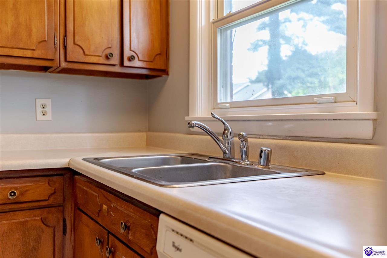 Listing Picture 574 Walnut Hill Road Elizabethtown, KY 42701 MLS HK25001641