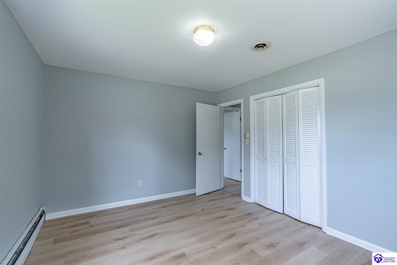 Listing Picture 574 Walnut Hill Road Elizabethtown, KY 42701 MLS HK25001641