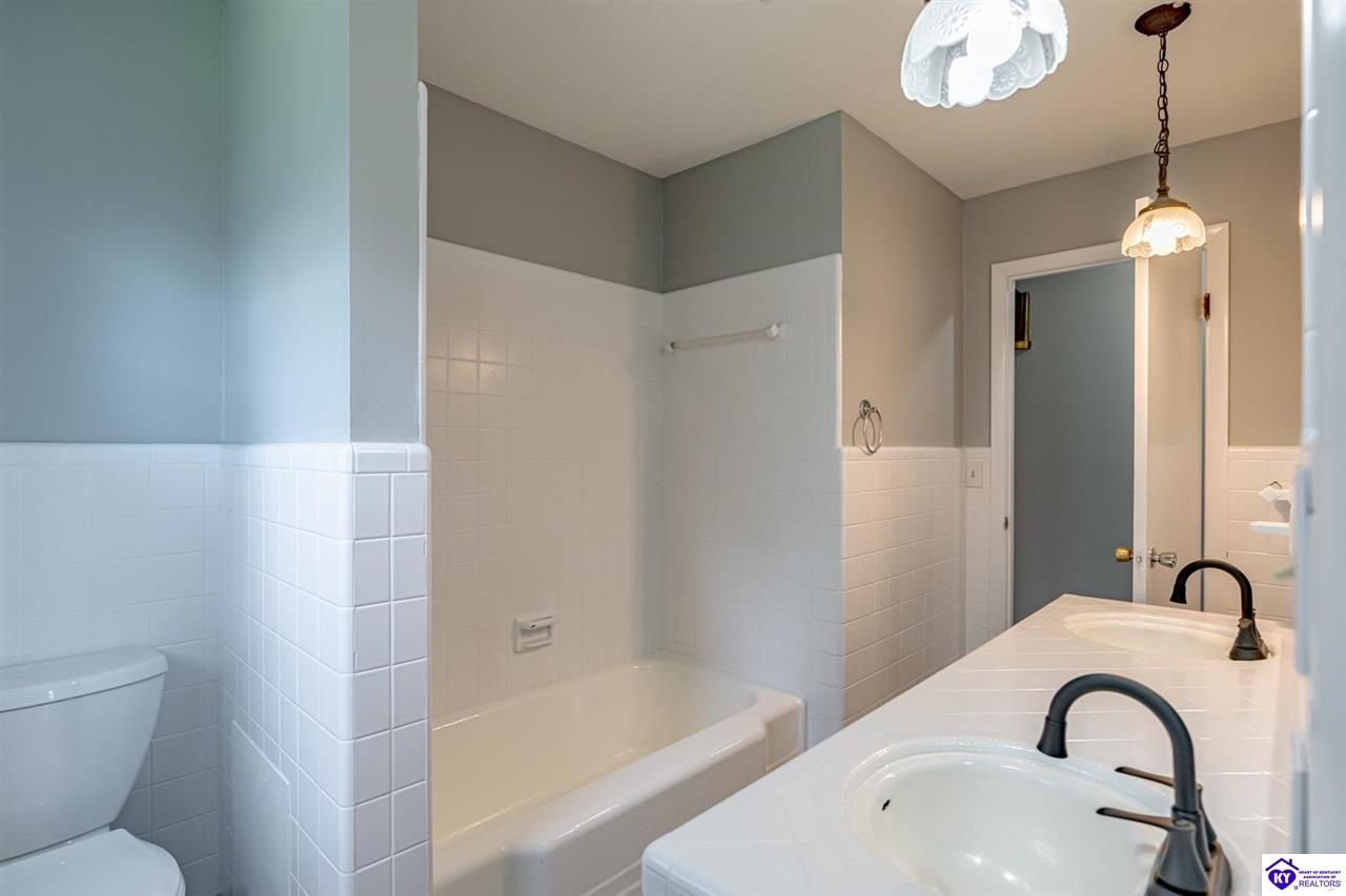 Listing Picture 574 Walnut Hill Road Elizabethtown, KY 42701 MLS HK25001641