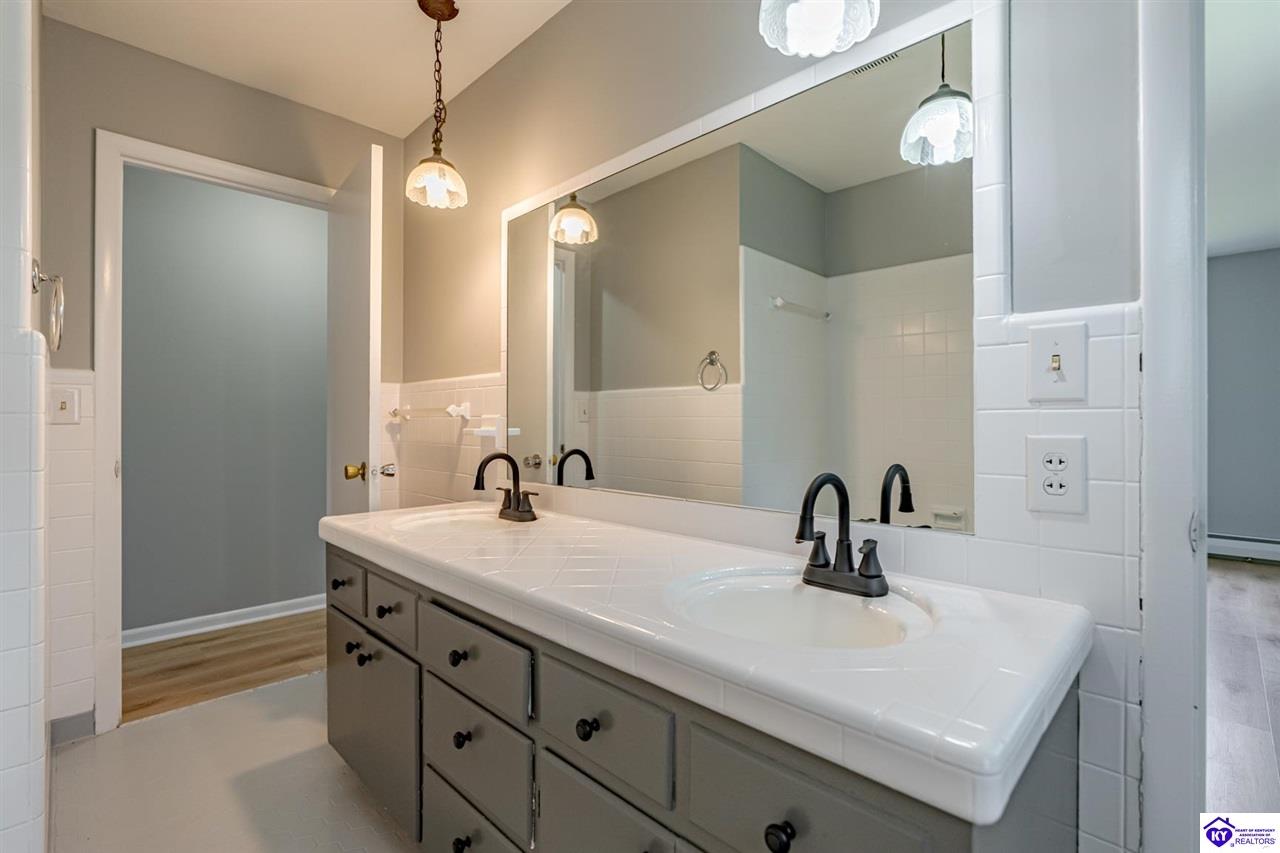 Listing Picture 574 Walnut Hill Road Elizabethtown, KY 42701 MLS HK25001641