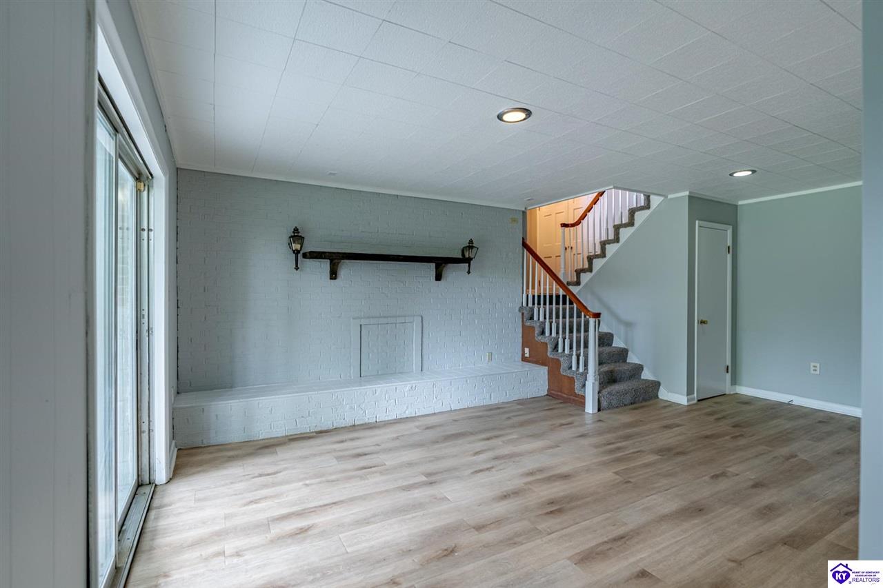 Listing Picture 574 Walnut Hill Road Elizabethtown, KY 42701 MLS HK25001641