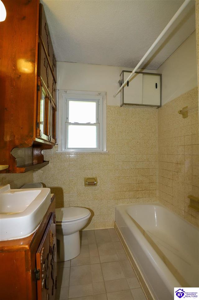 Listing Picture 304 Manley Avenue Vine Grove, KY 40175 MLS HK25001661