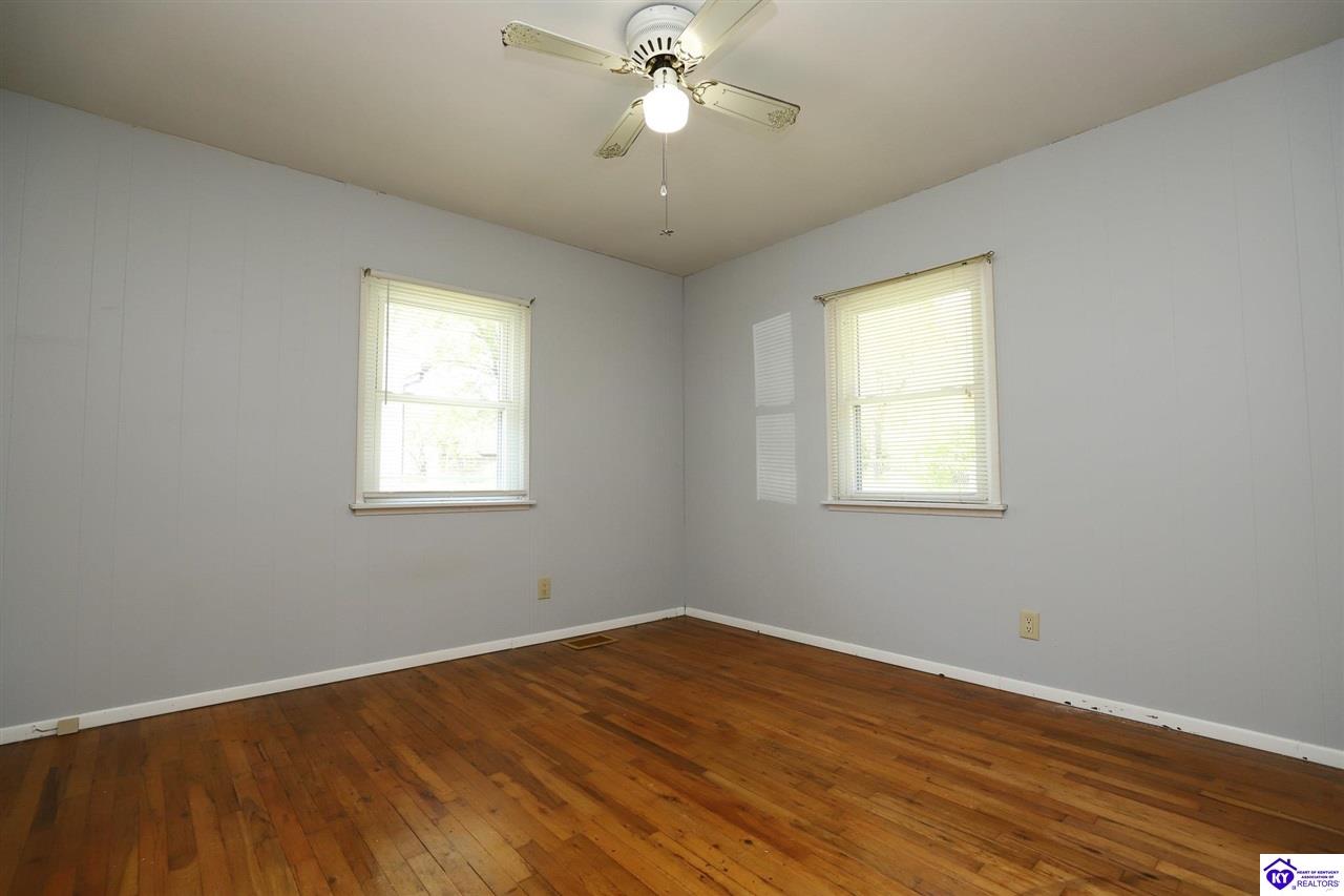 Listing Picture 304 Manley Avenue Vine Grove, KY 40175 MLS HK25001661