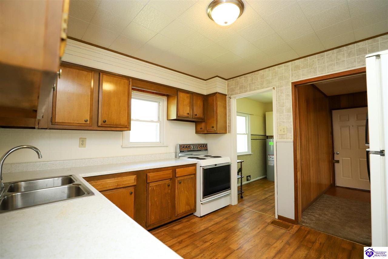 Listing Picture 304 Manley Avenue Vine Grove, KY 40175 MLS HK25001661