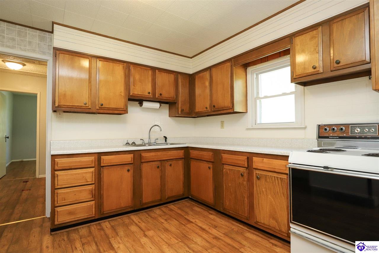 Listing Picture 304 Manley Avenue Vine Grove, KY 40175 MLS HK25001661