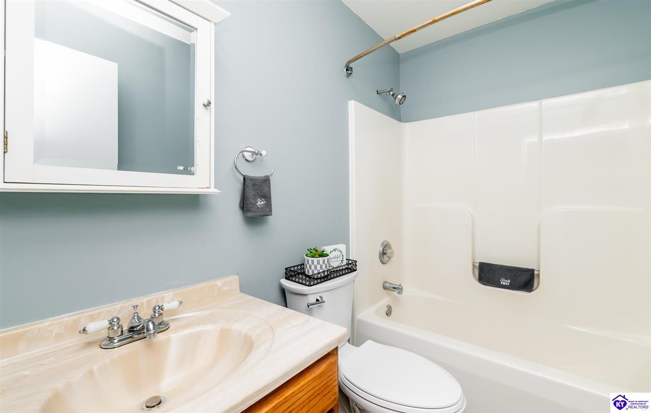 Listing Picture 1304 Fleming Drive Elizabethtown, KY 42701 MLS HK25001671