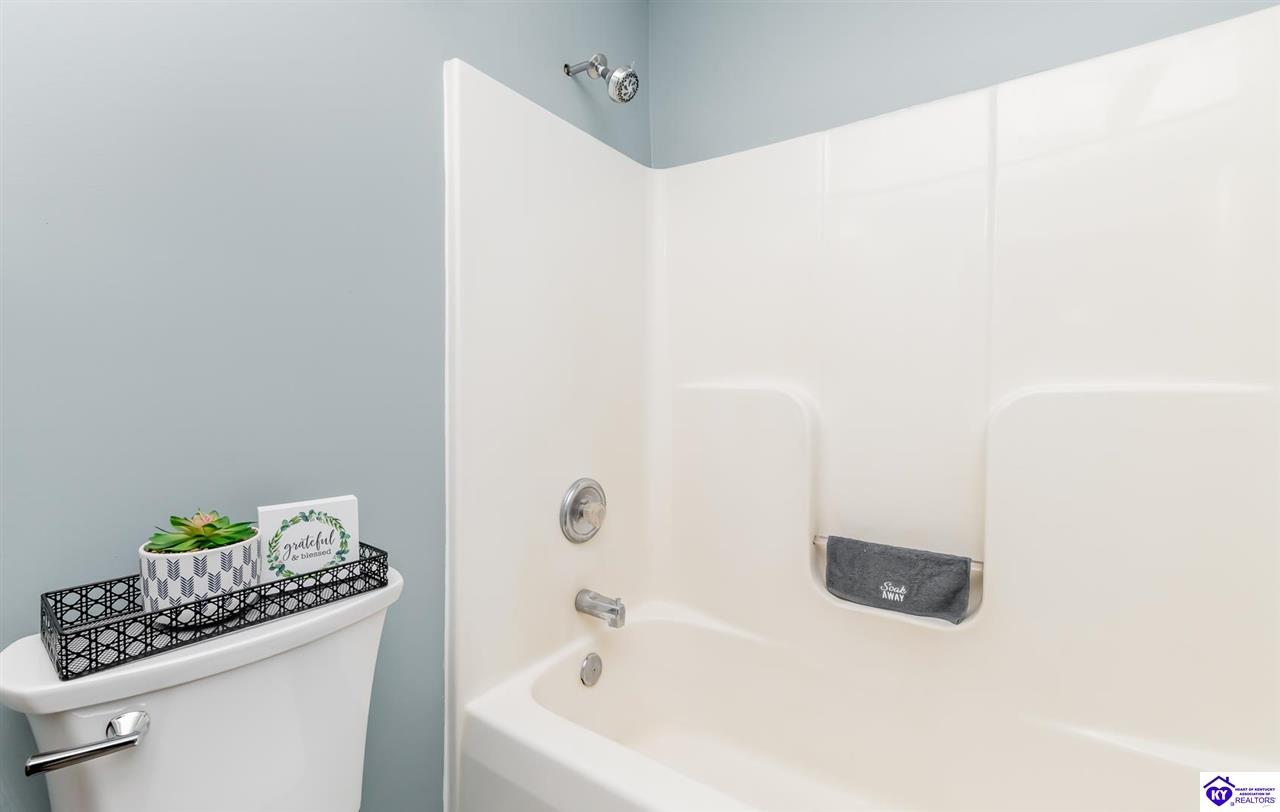 Listing Picture 1304 Fleming Drive Elizabethtown, KY 42701 MLS HK25001671