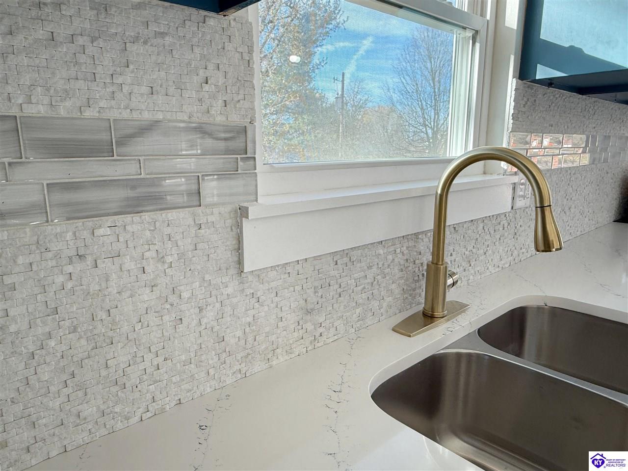 Listing Picture 205 Autumn Way Elizabethtown, KY 42701 MLS HK25001692