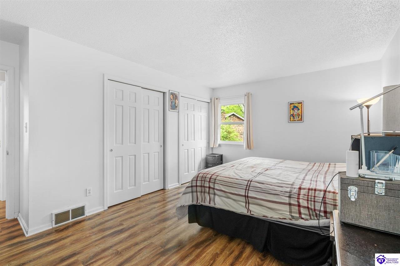 Listing Picture 231 Oakwood Drive Elizabethtown, KY 42701 MLS HK25001693