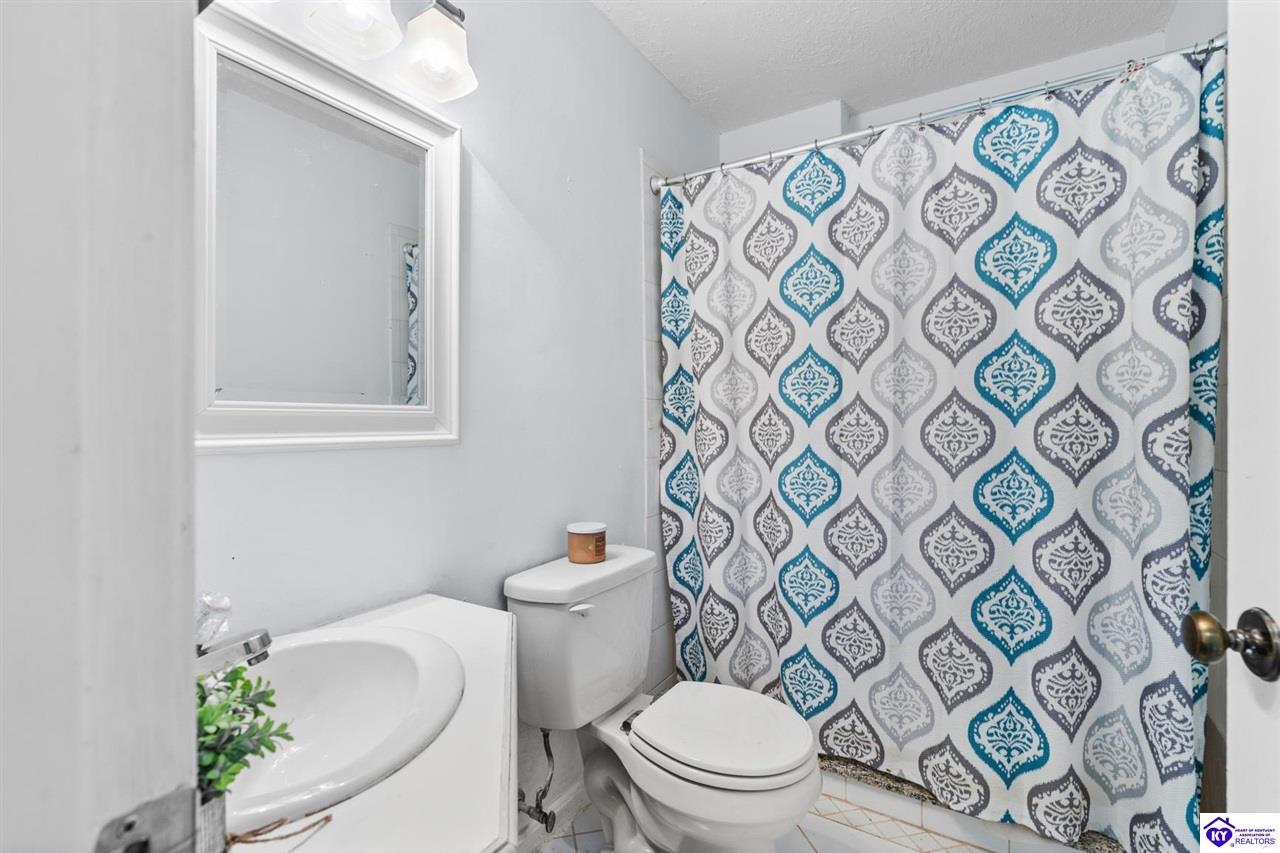 Listing Picture 231 Oakwood Drive Elizabethtown, KY 42701 MLS HK25001693