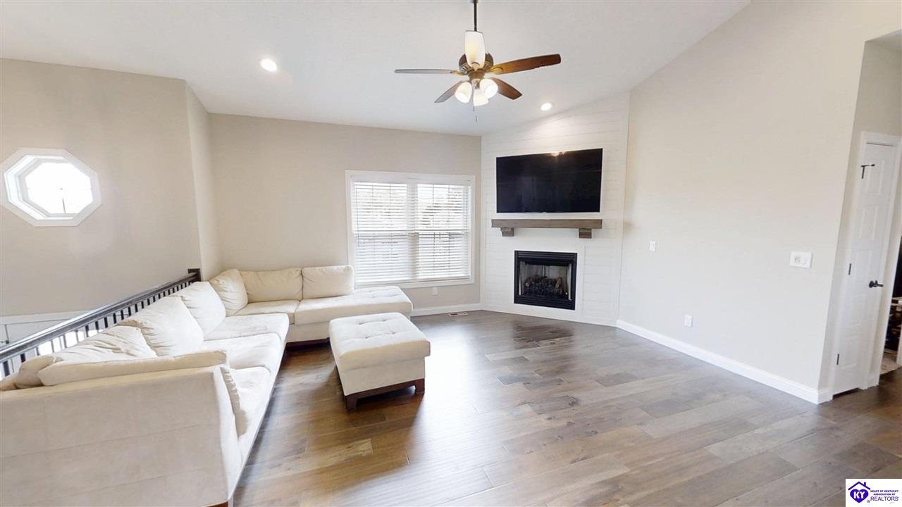 Listing Picture 302 Turner Court Vine Grove, KY 40175 MLS HK25001699