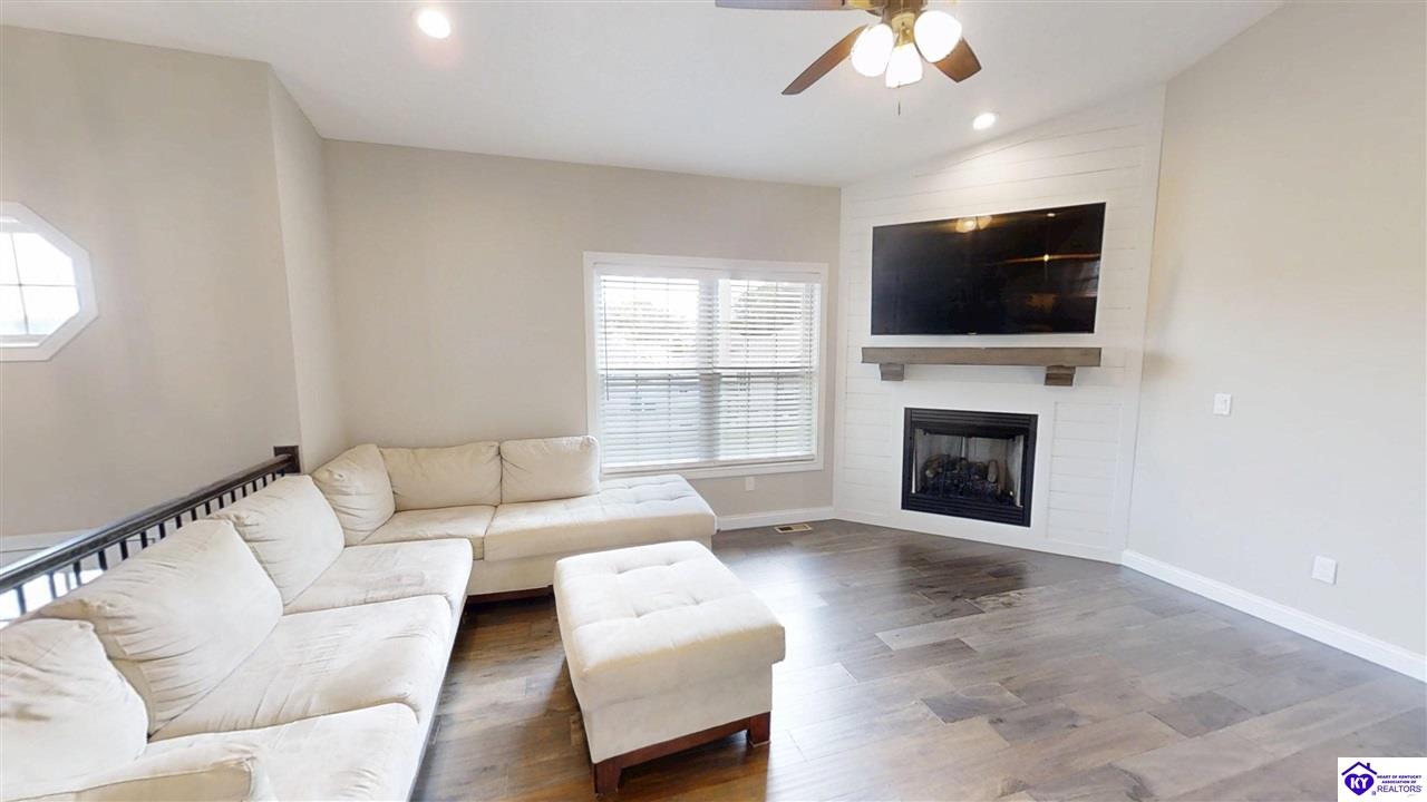 Listing Picture 302 Turner Court Vine Grove, KY 40175 MLS HK25001699