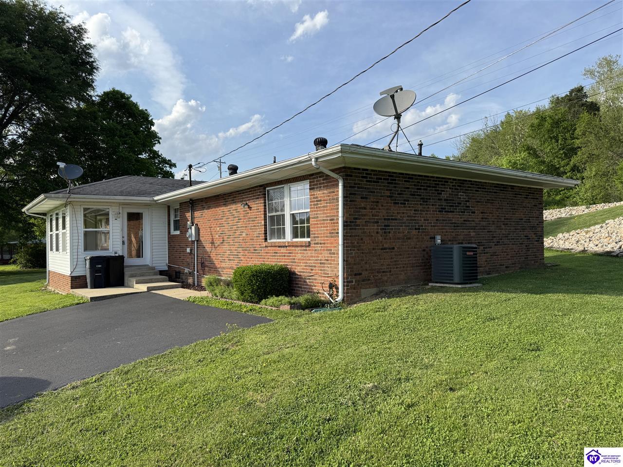 Listing Picture 911 Elm Street Cloverport, KY 40111 MLS HK25001716