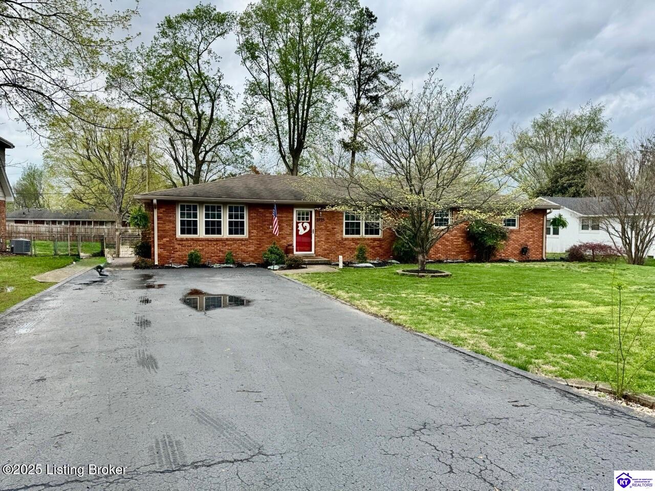 2725 Mohawk DriveBowling Green, KY 42104