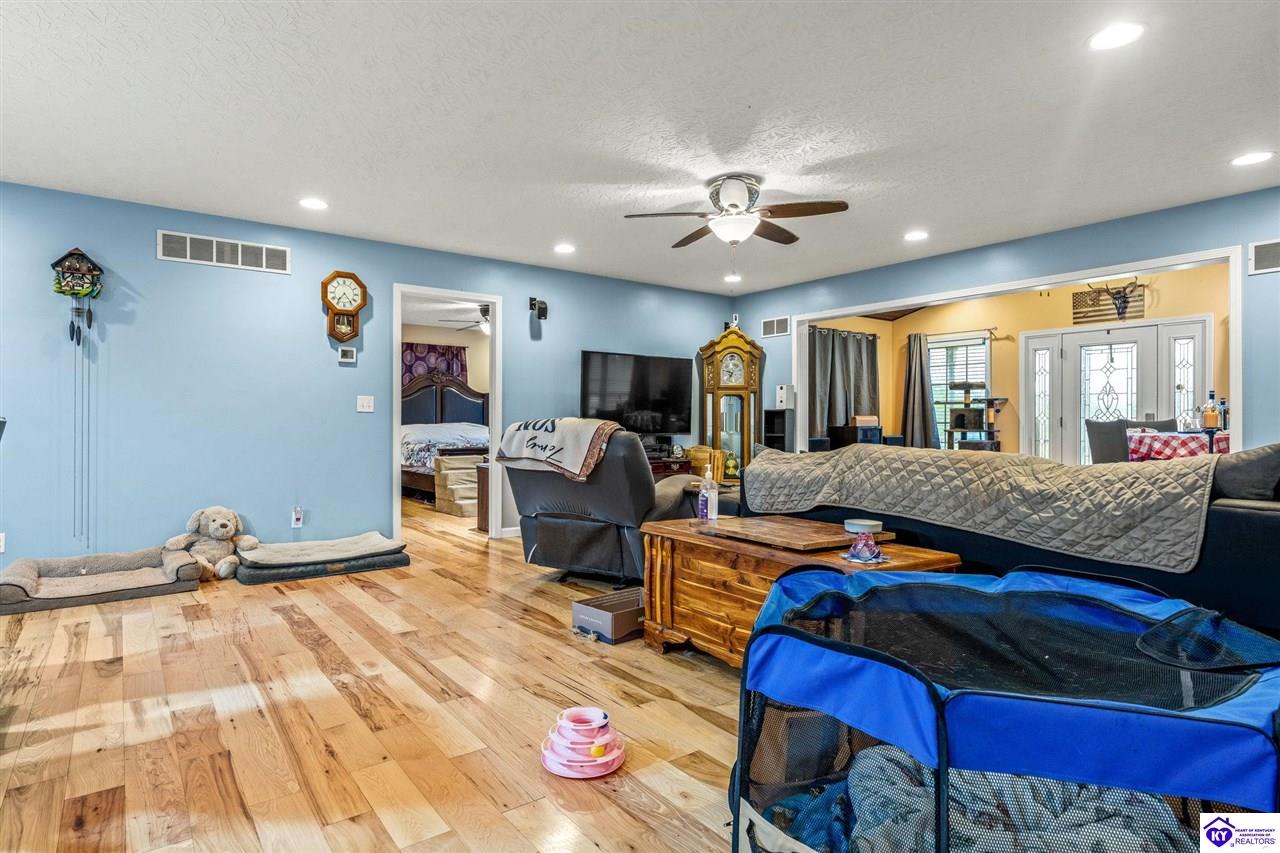 Listing Picture 15709 S Highway 259 Leitchfield, KY 42754 MLS HK25001729