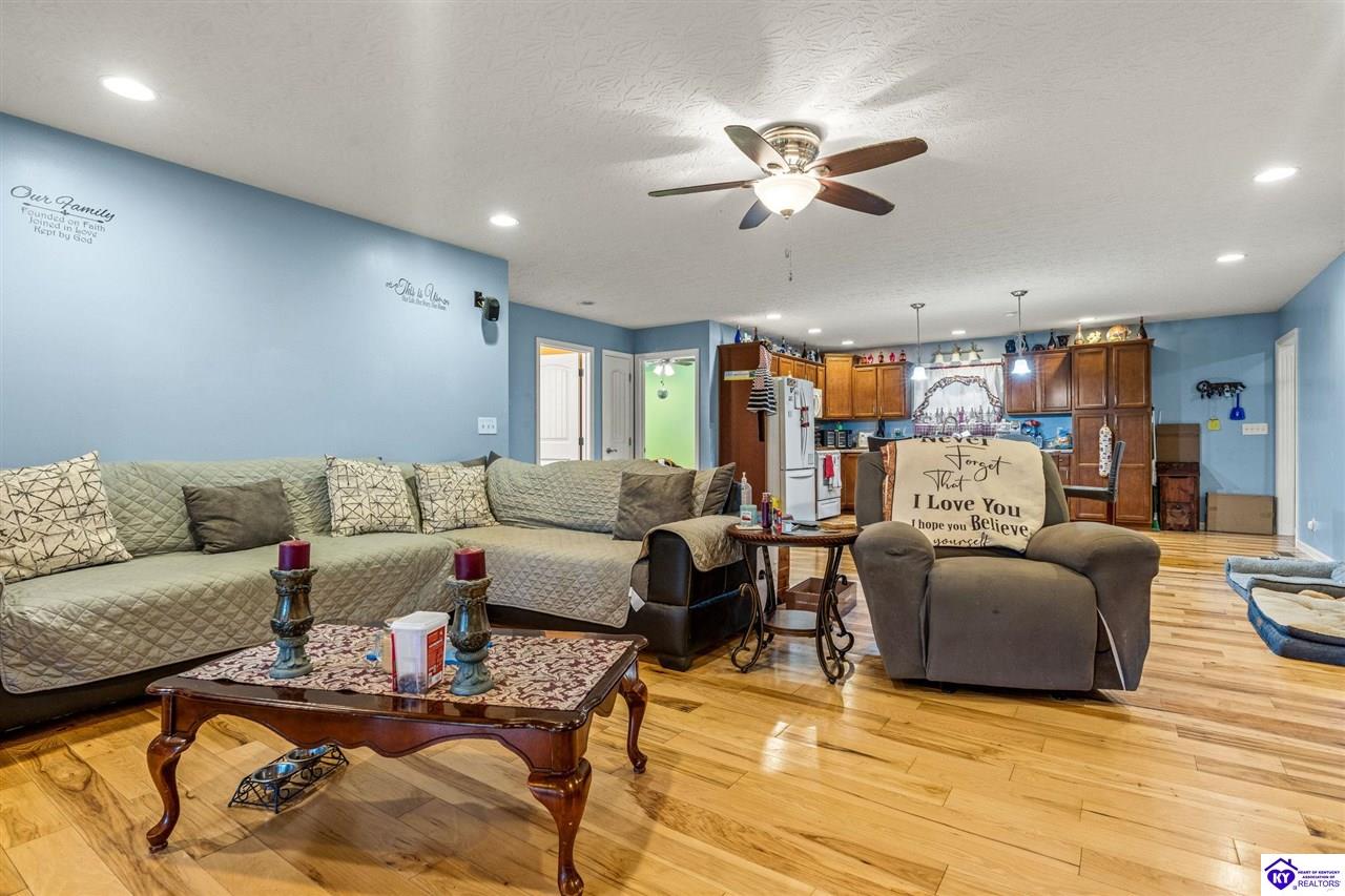 Listing Picture 15709 S Highway 259 Leitchfield, KY 42754 MLS HK25001729