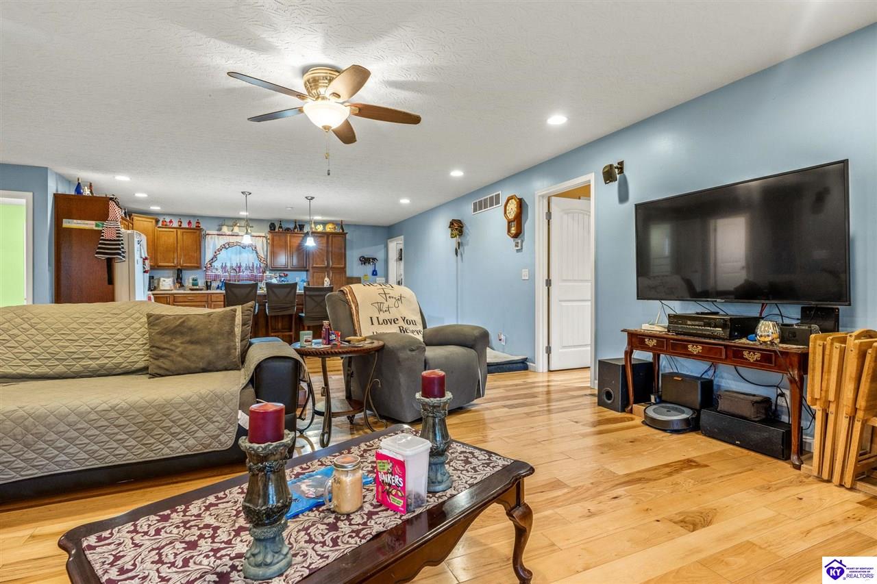 Listing Picture 15709 S Highway 259 Leitchfield, KY 42754 MLS HK25001729