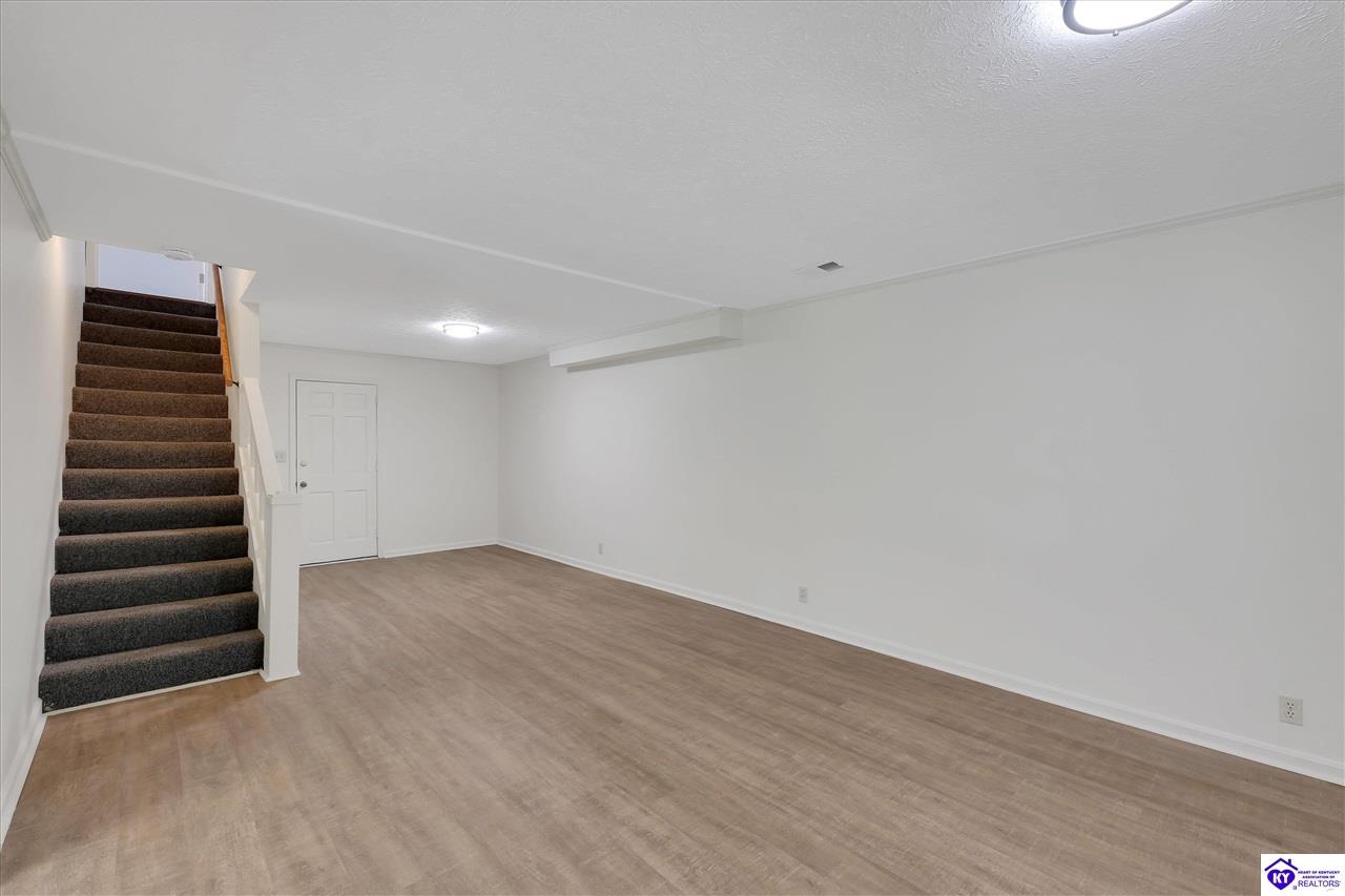 Listing Picture 512 Pennyroyal Way Louisville, KY 40223 MLS HK25001742