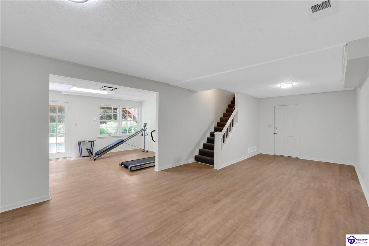 Listing Picture 512 Pennyroyal Way Louisville, KY 40223 MLS HK25001742