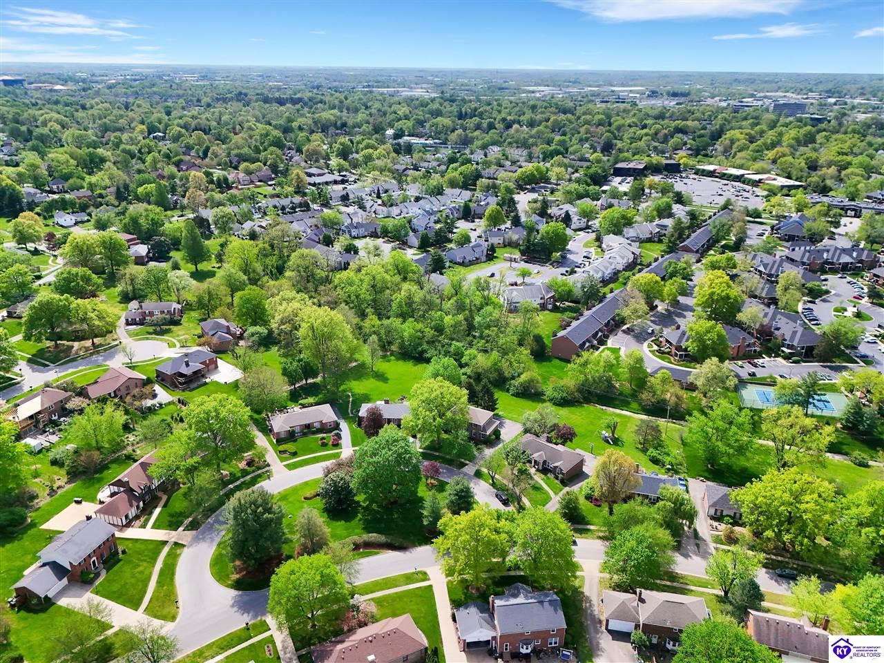 Listing Picture 512 Pennyroyal Way Louisville, KY 40223 MLS HK25001742