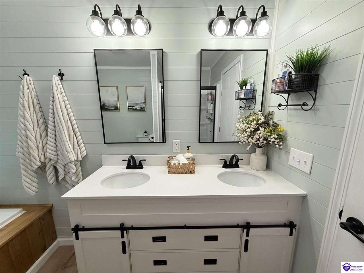 Listing Picture 12781 Hodgenville Road Campbellsville, KY 42718 MLS HK25001755