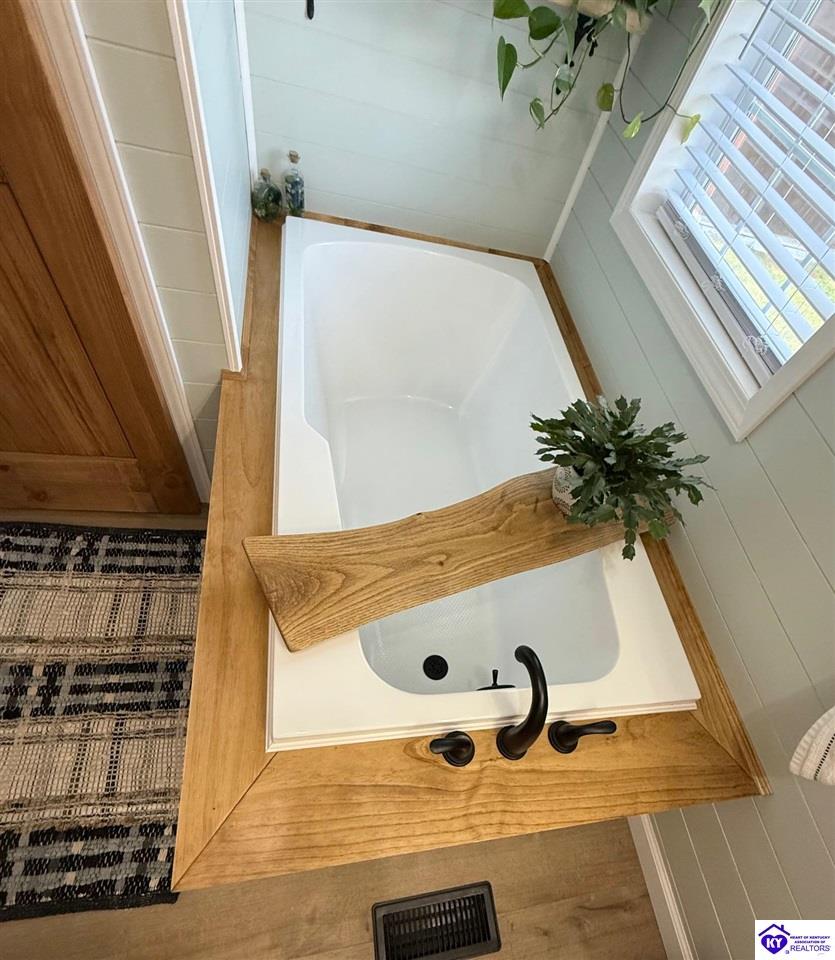 Listing Picture 12781 Hodgenville Road Campbellsville, KY 42718 MLS HK25001755