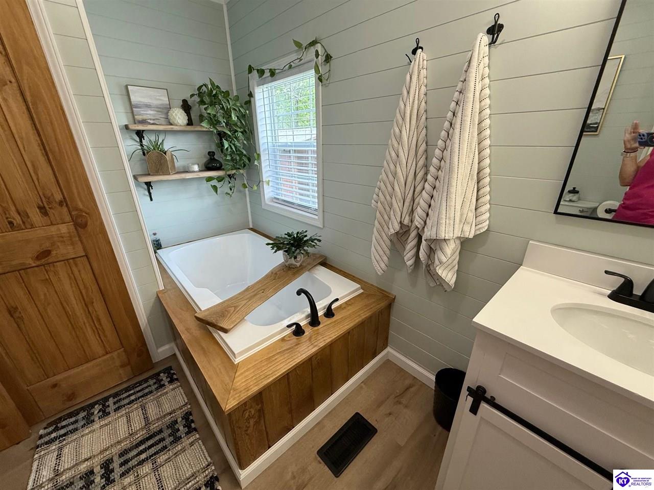 Listing Picture 12781 Hodgenville Road Campbellsville, KY 42718 MLS HK25001755