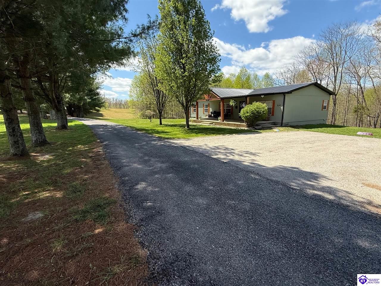 Listing Picture 12781 Hodgenville Road Campbellsville, KY 42718 MLS HK25001755