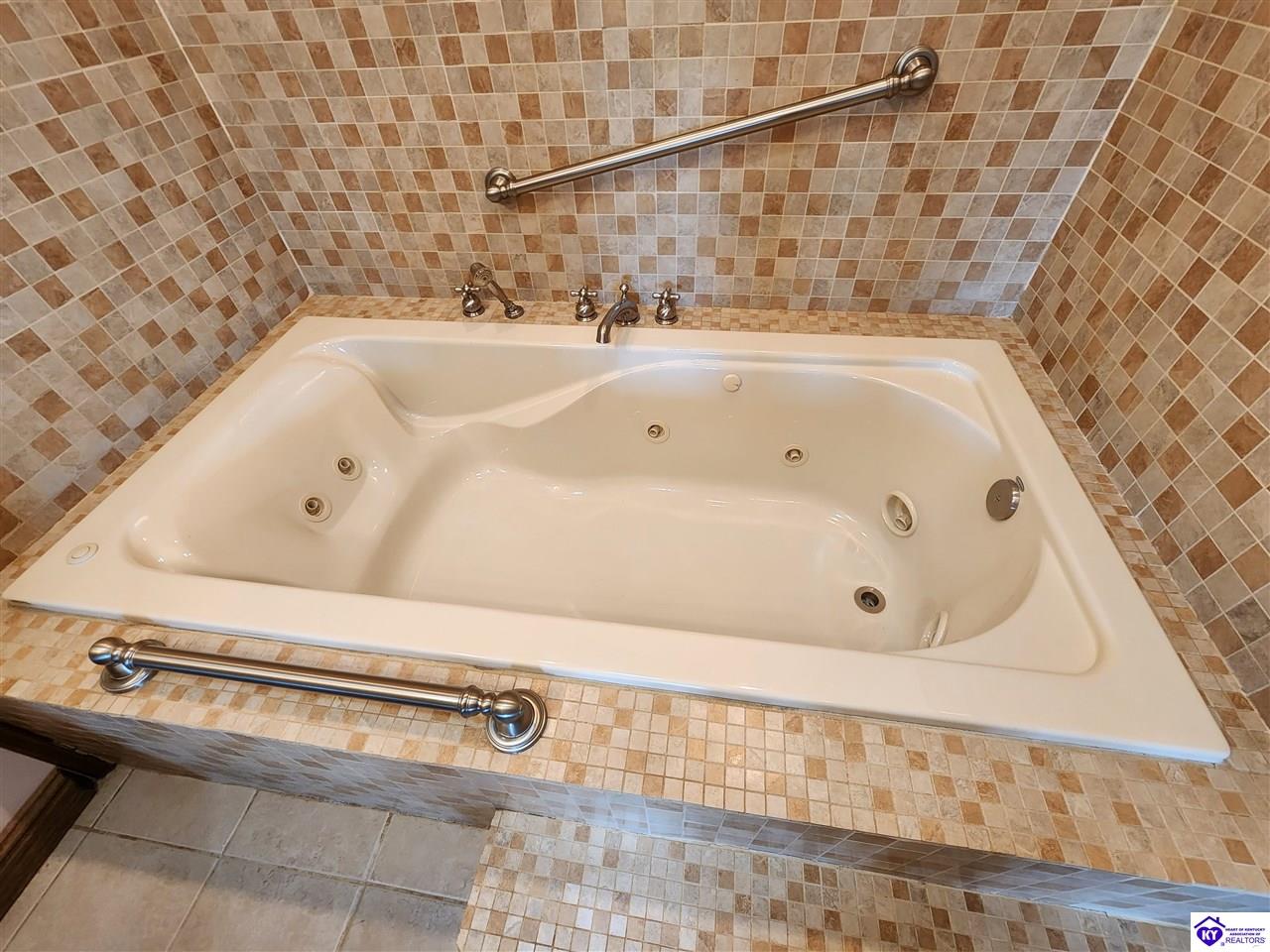 Listing Picture 400 Old Dixie Loop Upton, KY 42784 MLS HK25001771