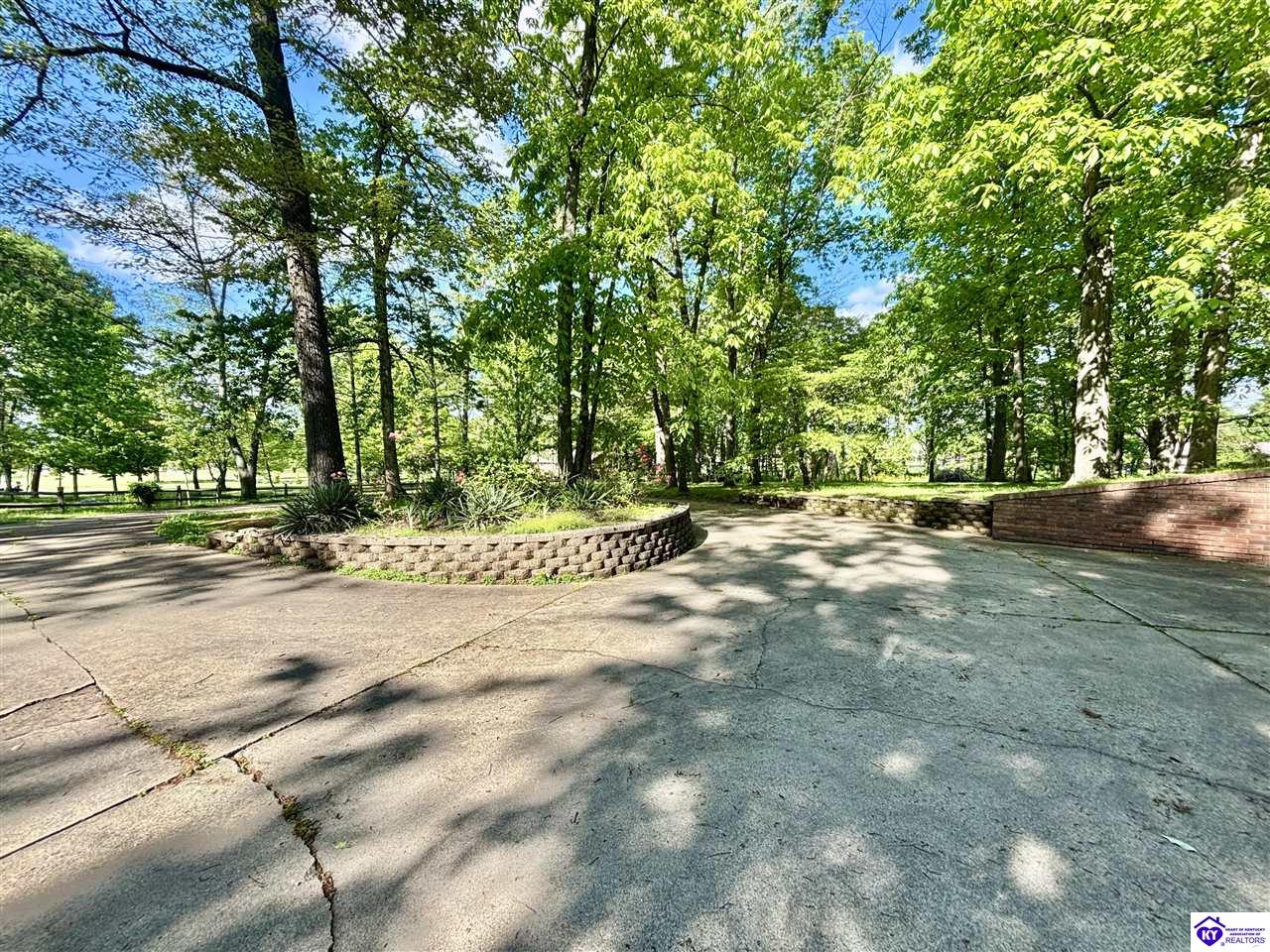 Listing Picture 76 Hearon Road Campbellsville, KY 42718 MLS HK25001782