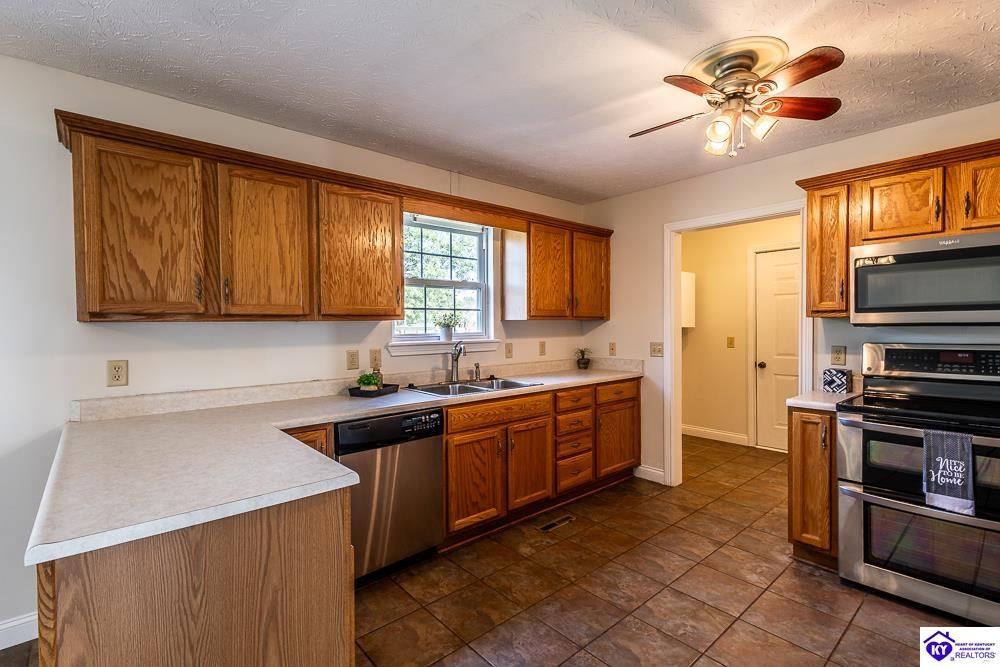 Listing Picture 213 Northridge Circle Hodgenville, KY 42748 MLS HK25001791