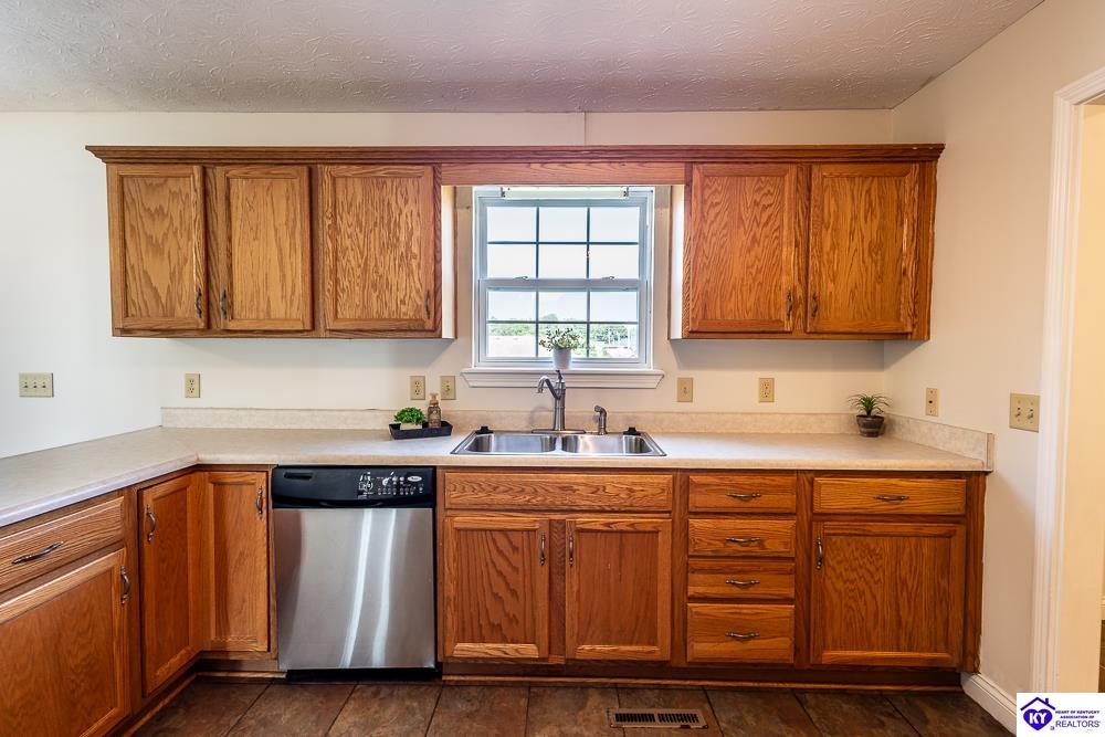 Listing Picture 213 Northridge Circle Hodgenville, KY 42748 MLS HK25001791