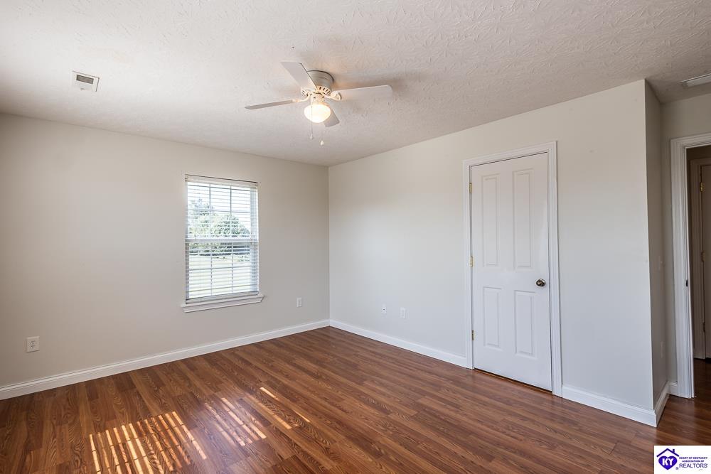 Listing Picture 213 Northridge Circle Hodgenville, KY 42748 MLS HK25001791