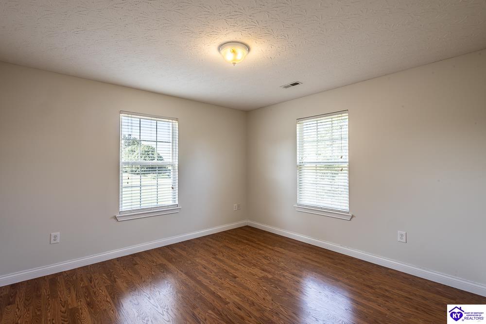 Listing Picture 213 Northridge Circle Hodgenville, KY 42748 MLS HK25001791