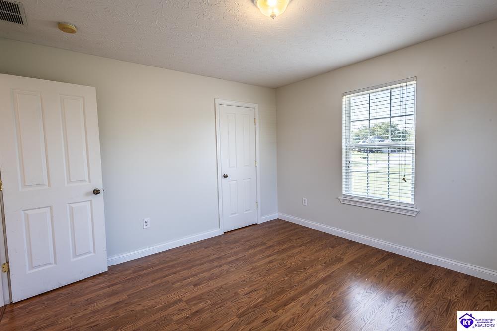 Listing Picture 213 Northridge Circle Hodgenville, KY 42748 MLS HK25001791