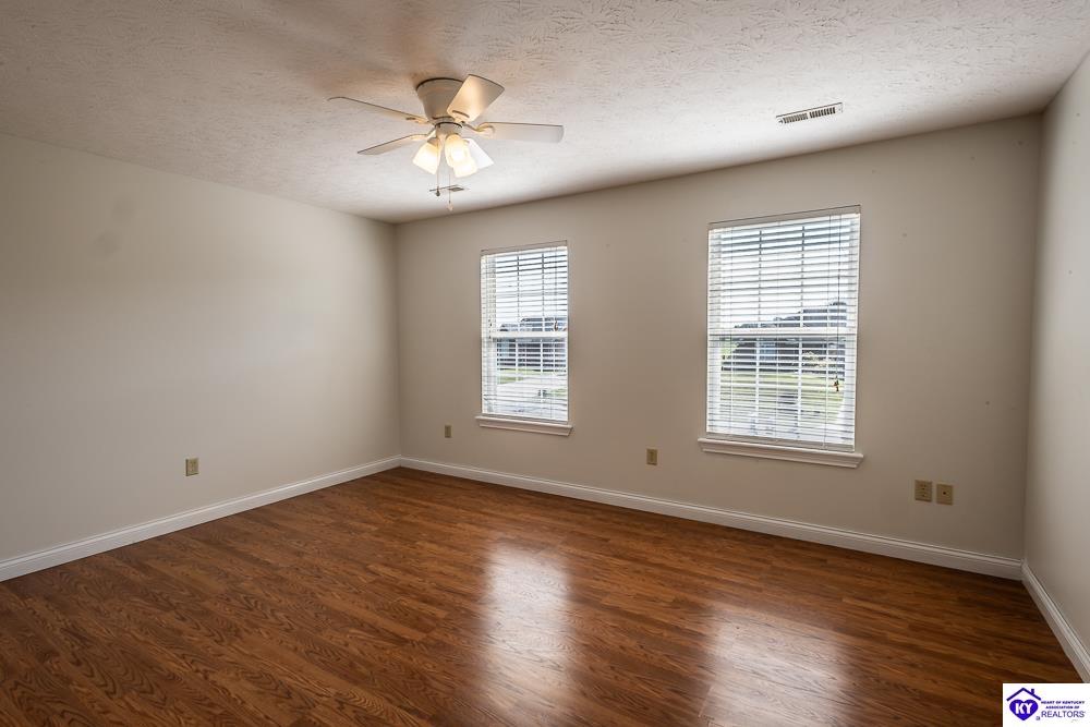 Listing Picture 213 Northridge Circle Hodgenville, KY 42748 MLS HK25001791