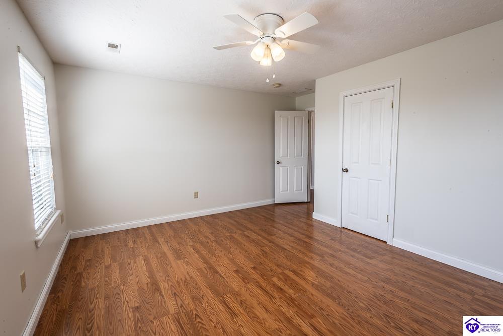 Listing Picture 213 Northridge Circle Hodgenville, KY 42748 MLS HK25001791