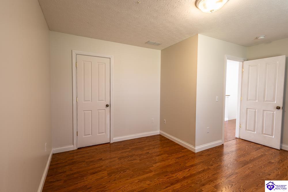 Listing Picture 213 Northridge Circle Hodgenville, KY 42748 MLS HK25001791