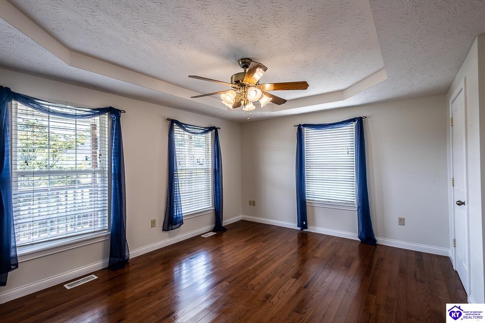 Listing Picture 213 Northridge Circle Hodgenville, KY 42748 MLS HK25001791