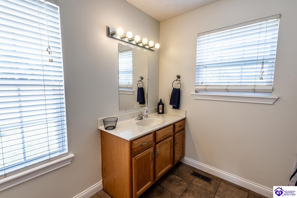 Listing Picture 213 Northridge Circle Hodgenville, KY 42748 MLS HK25001791