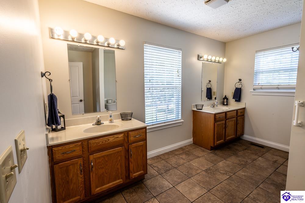 Listing Picture 213 Northridge Circle Hodgenville, KY 42748 MLS HK25001791